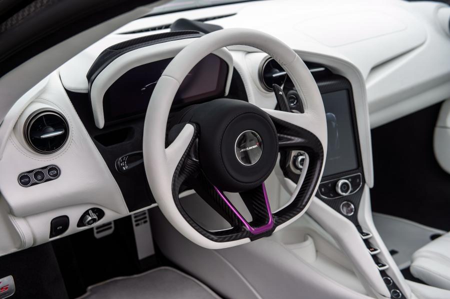 Интерьер McLaren MSO 720S Coupe Fux Fuchsia 2017 года  (фото 18 из 19)
